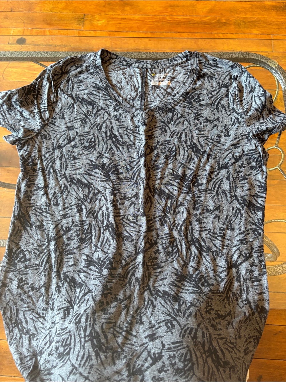Women’s Short Sleeve V-Neck Top in Heather Gray and Black
